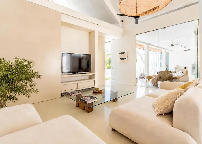 Villa Riva - Private Riverside In Pererenan *